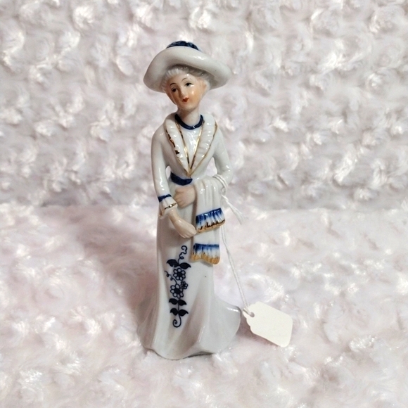 𝅺porcelain vintage Victorian woman figurine with hat and scarf draped - Picture 1 of 6